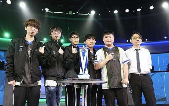 凌厉目光 凌厉目光